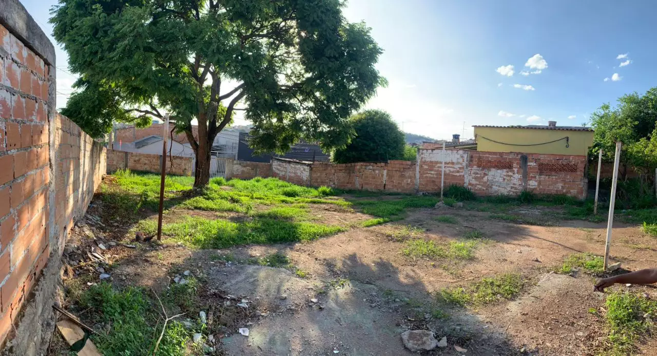 Lote/terreno 360m2 (15x24m) à venda - Bairro Bom Retiro/MG