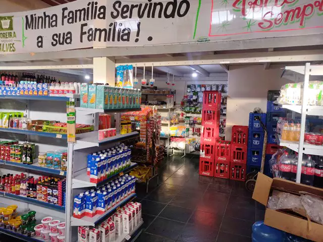 Casa em Betim com quatro quartos e suíte Loja comercial bairro Bom Retiro