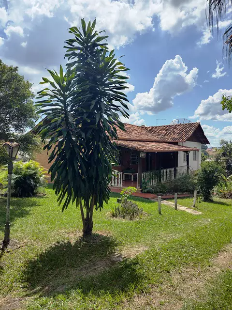 Ótima Casa com seis quartos e piscina em Betim bairro Petrópolis
