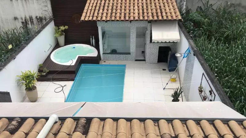 Casa Duplex em Betim bairro Novo Guarujá com piscina - Ótima localização