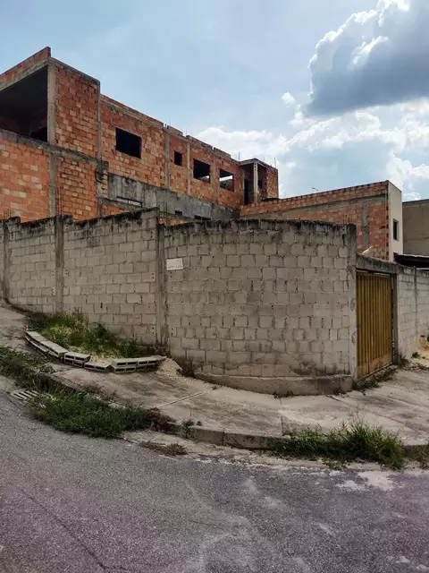 Casa em Betim bairro Monte Verde - Oportunidade