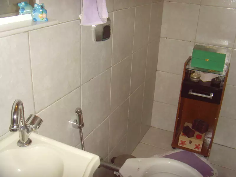 Casa em Betim bairro Vila das Flores Três quartos com duas Suítes