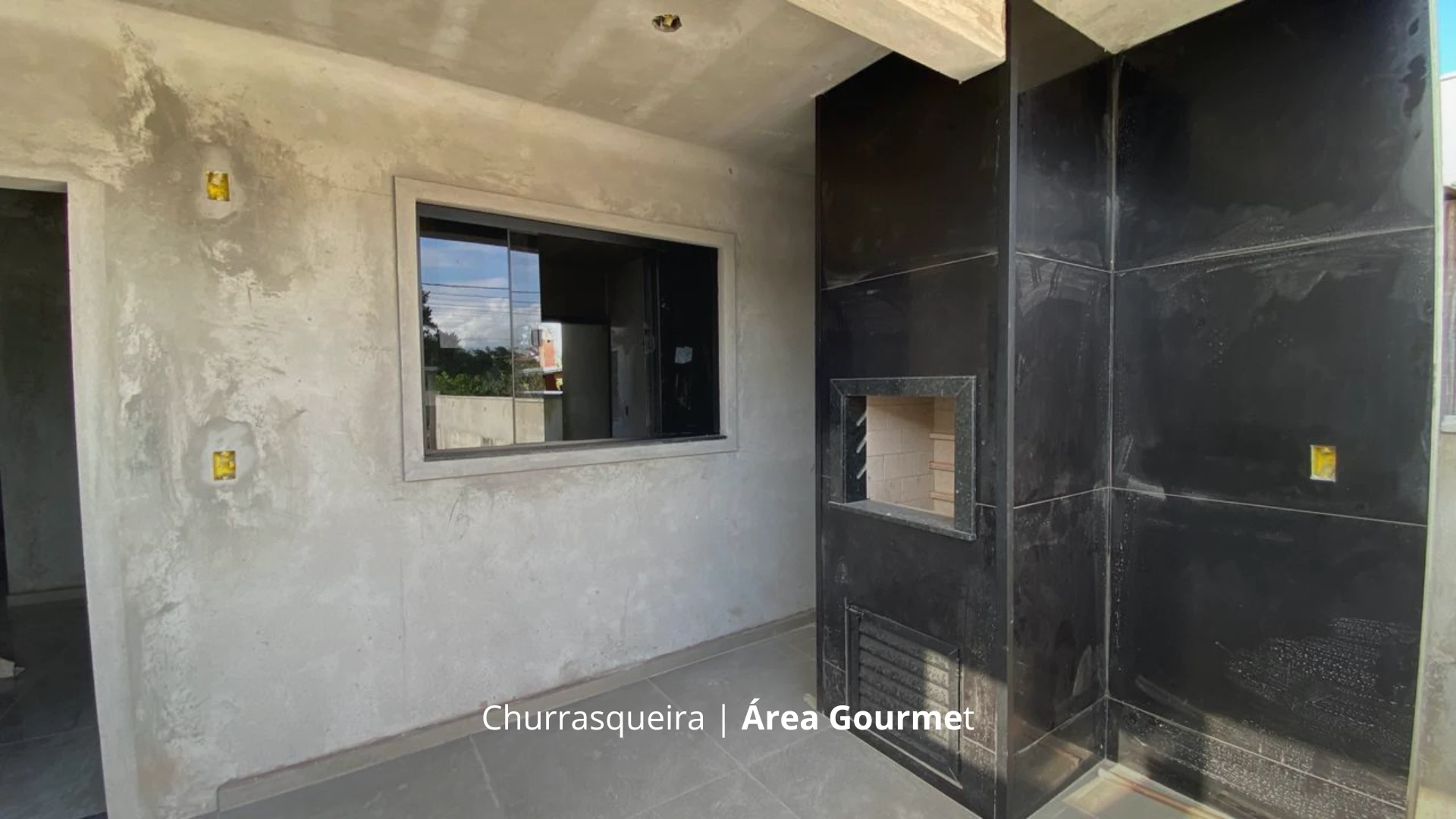 CASA NOVA COM SUÍTE E PÉ-DIREITO ALTO A 400m DO MAR