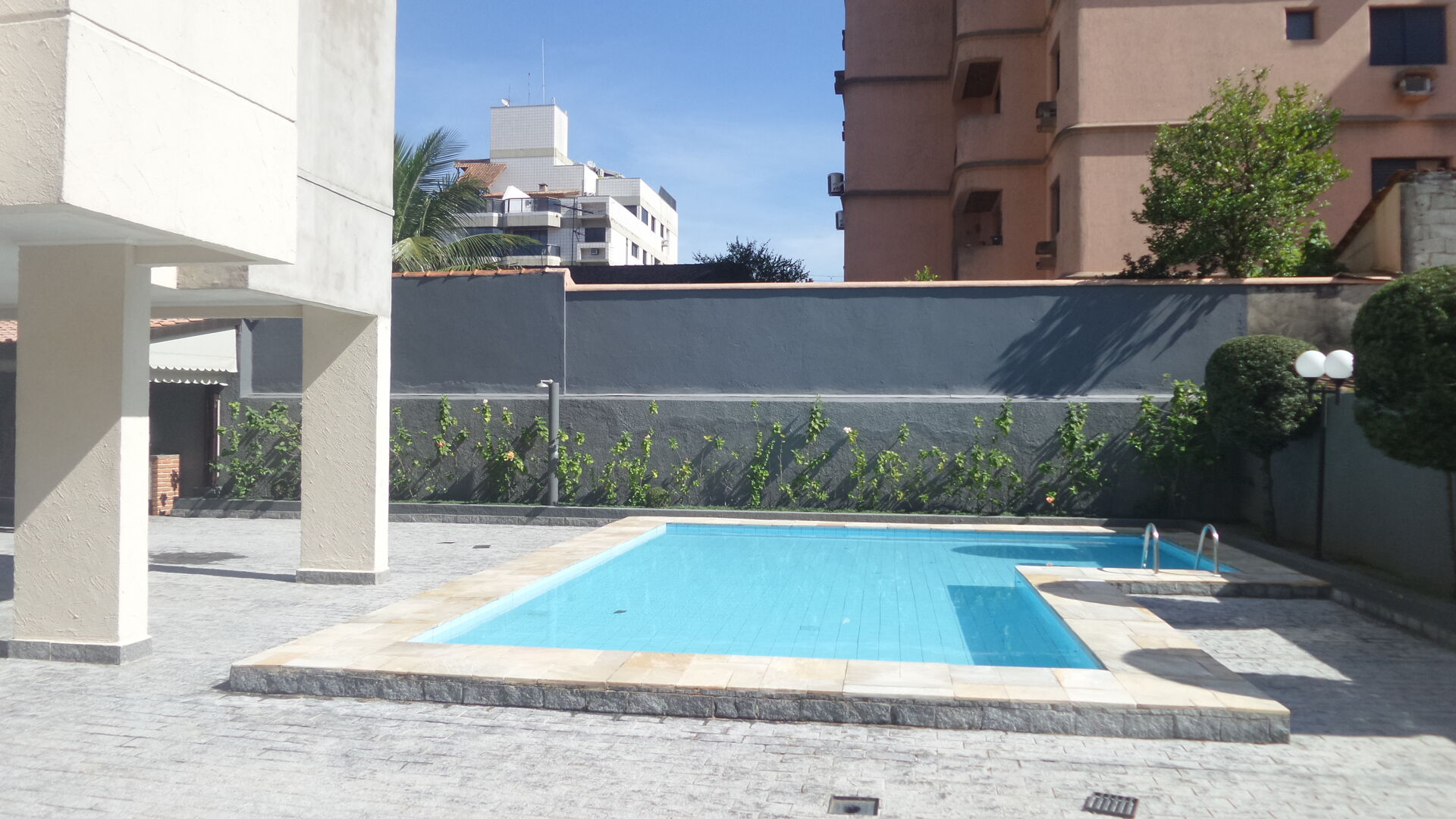 Apartamento venda  2 dormitorios 1 suite com lazer 80 m2 1 vaga 2 banheiros bairro balnerario cidade atlantica guaruja