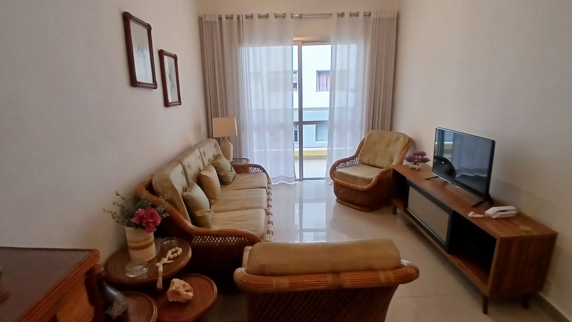Apartamento venda 2 dormitorios  70 m2 1 vaga 2 banheiros  bairro Balnerario Cidade Atlantica guaruja