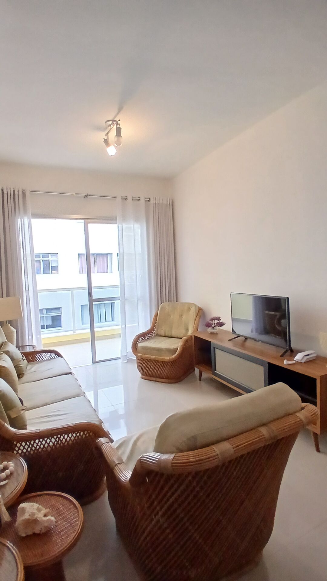 Apartamento venda 2 dormitorios  70 m2 1 vaga 2 banheiros  bairro Balnerario Cidade Atlantica guaruja