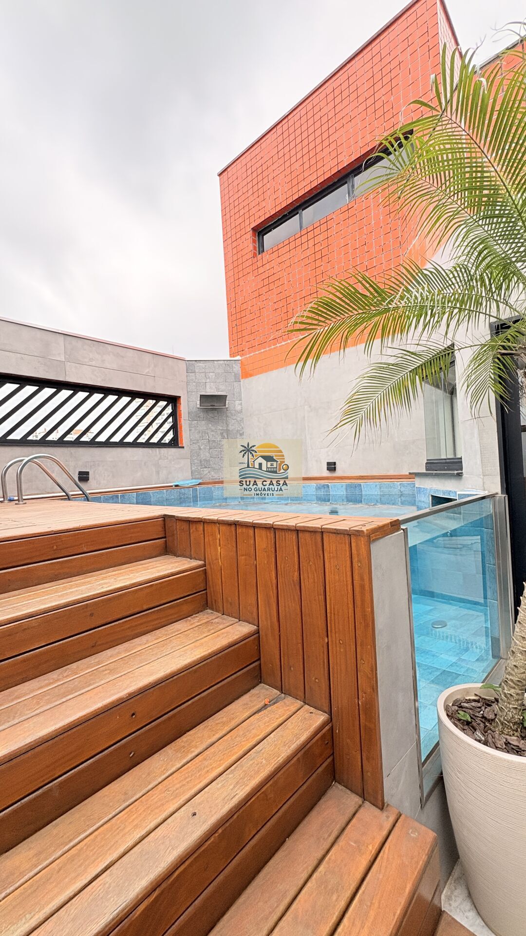 Apartamento Cobertura 3 dormitorios 1 suite com piscina e churrasqueira 1 vaga enseada guaruja
