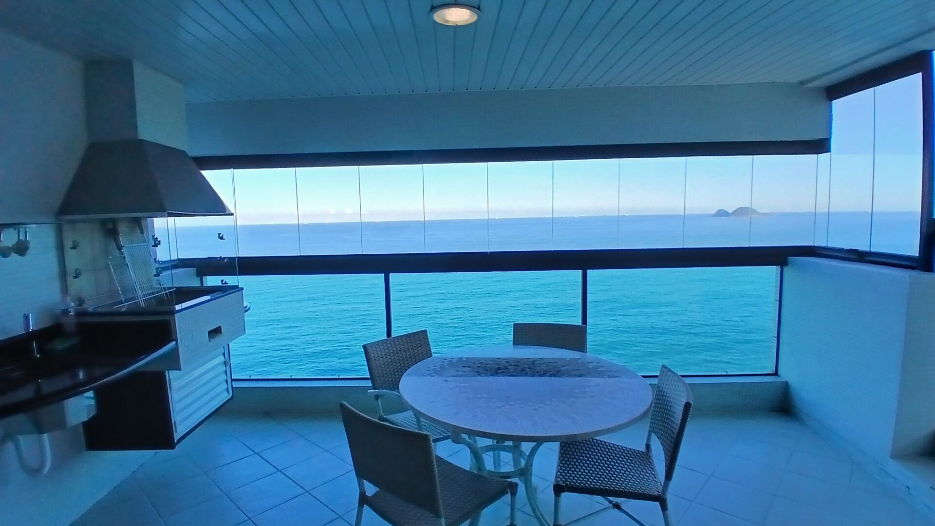 Apartamento venda 3 dormitorios 3 suites 2 vagas 180 m2  frente mar pitangueiras guaruja