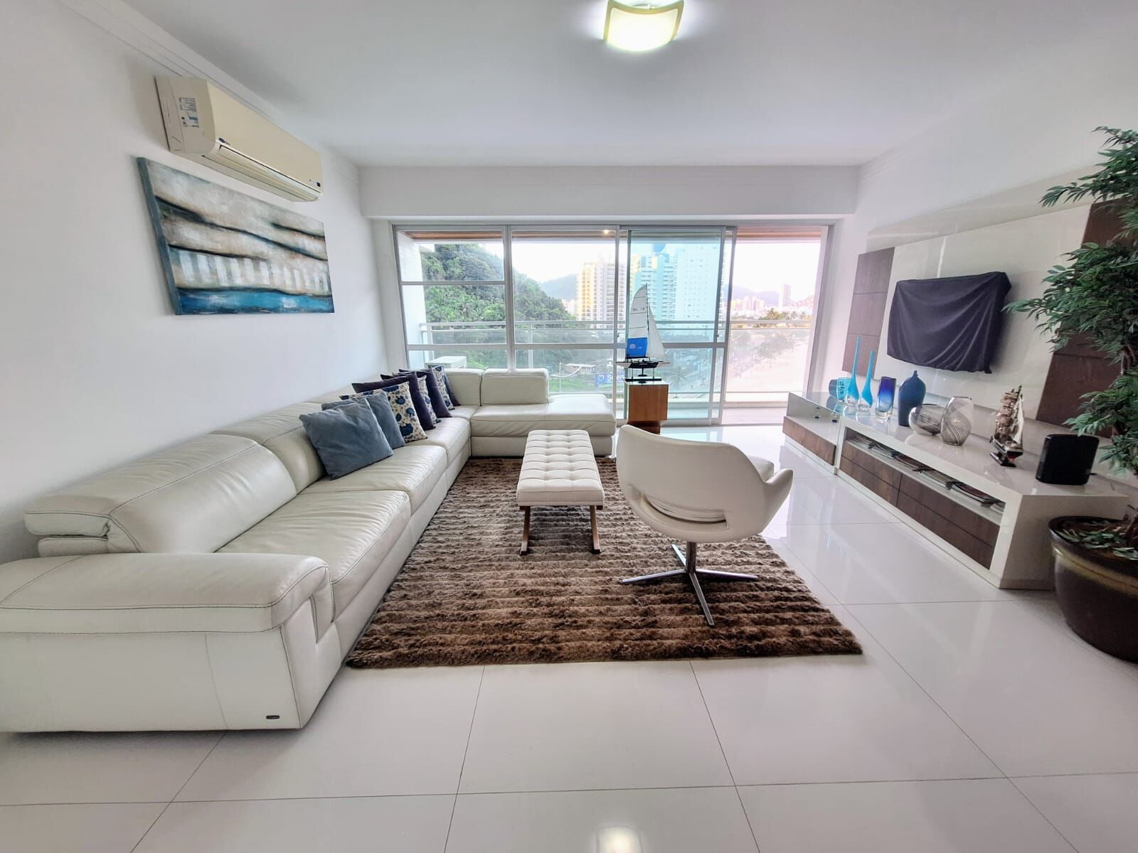 Apartamento à venda 3 dormitorios 3 suites 2 vagas Pitangueiras em Guarujá/SP