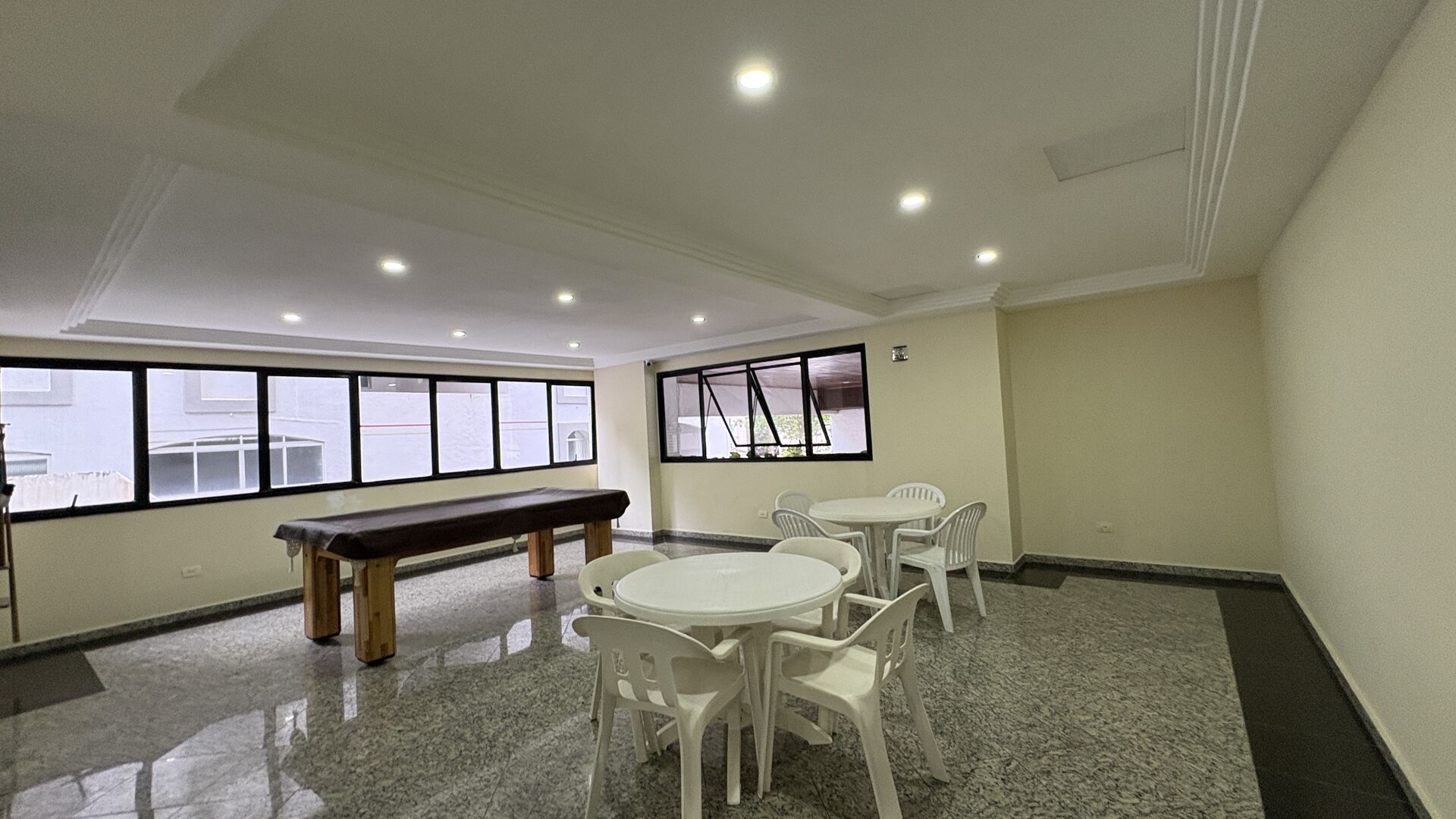 Apartamento à venda 3 dormitorios 1 suite 2 vagas lazer no bairro Pitangueiras em Guarujá/SP