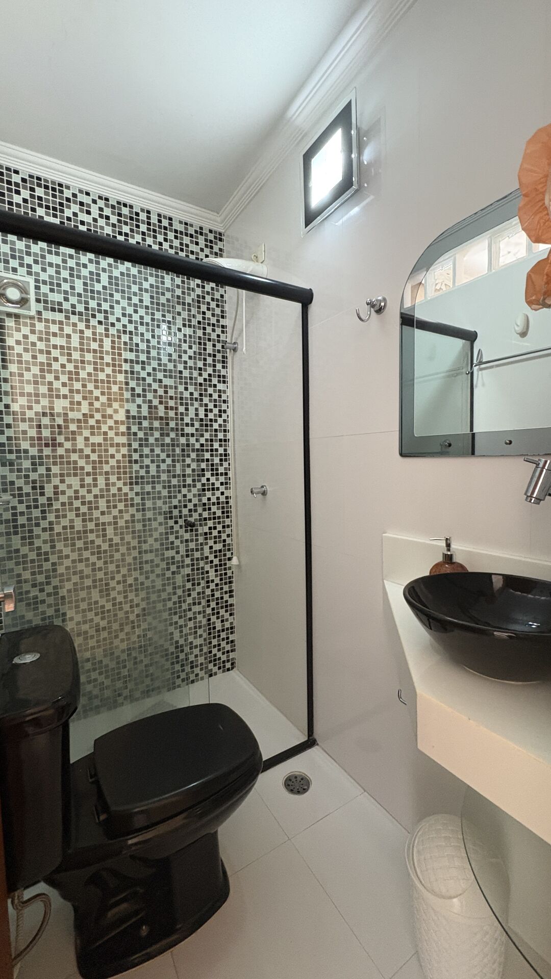 Apartamento à Venda na Praia da Enseada Guarujá com 3 Dormitórios, Lazer Completo e 250m do Mar