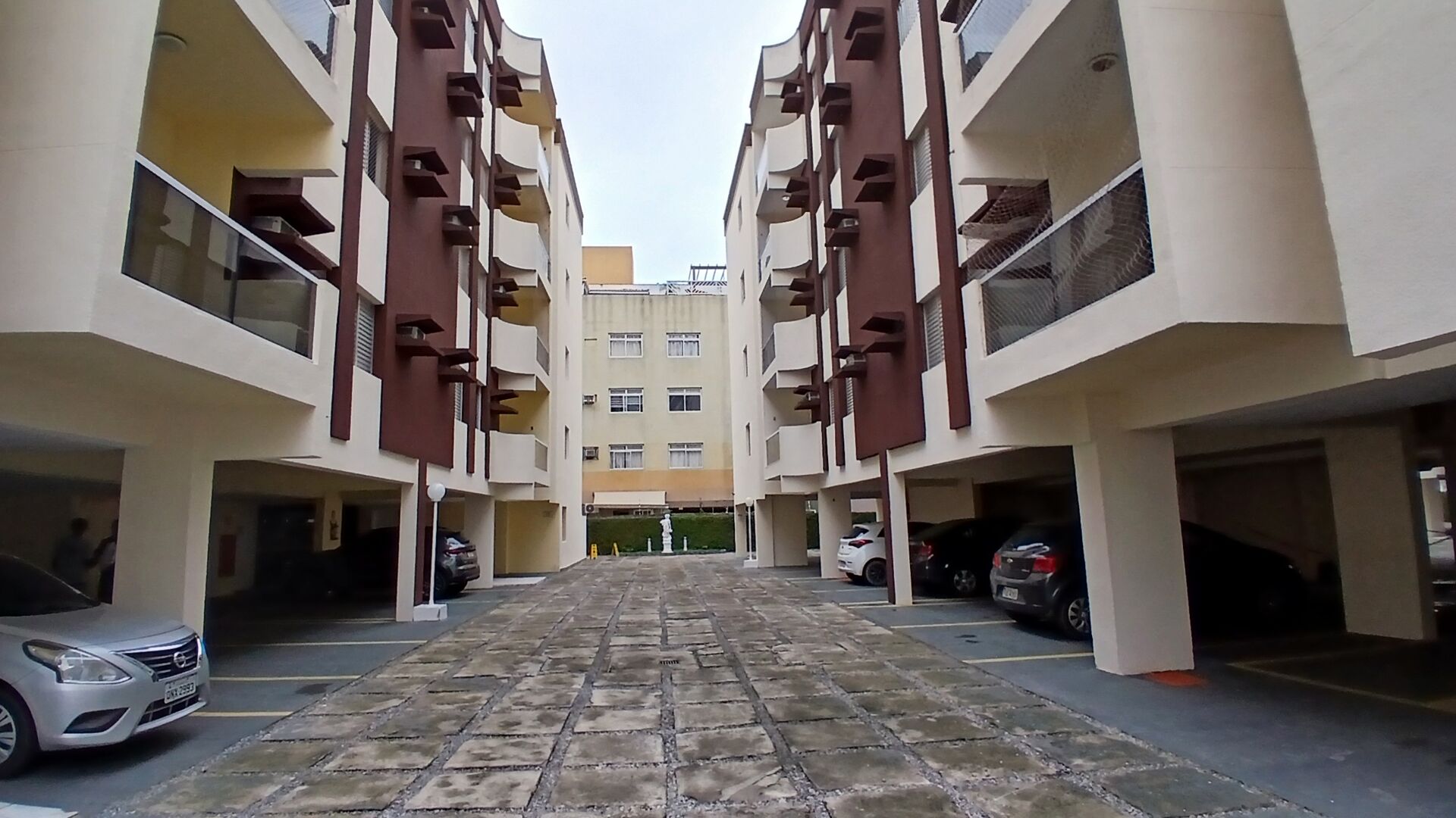 Apartamento à Venda na Praia da Enseada – 3 Quartos, 75 m², 2 Banheiros e 1 Vaga