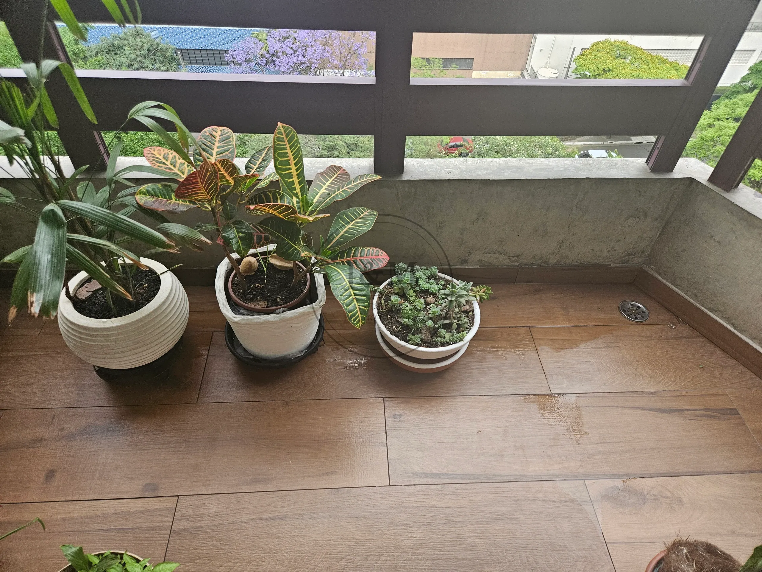 Apto com 4 quartos sendo 3 na área intima ( com 1 suíte ) e 1 quarto na área de serviço - Bairro Klabin