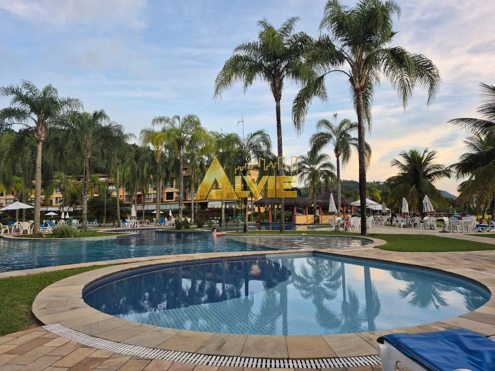 LINDO APARTAMENTO COSTABELLA RESORT COM MARINA