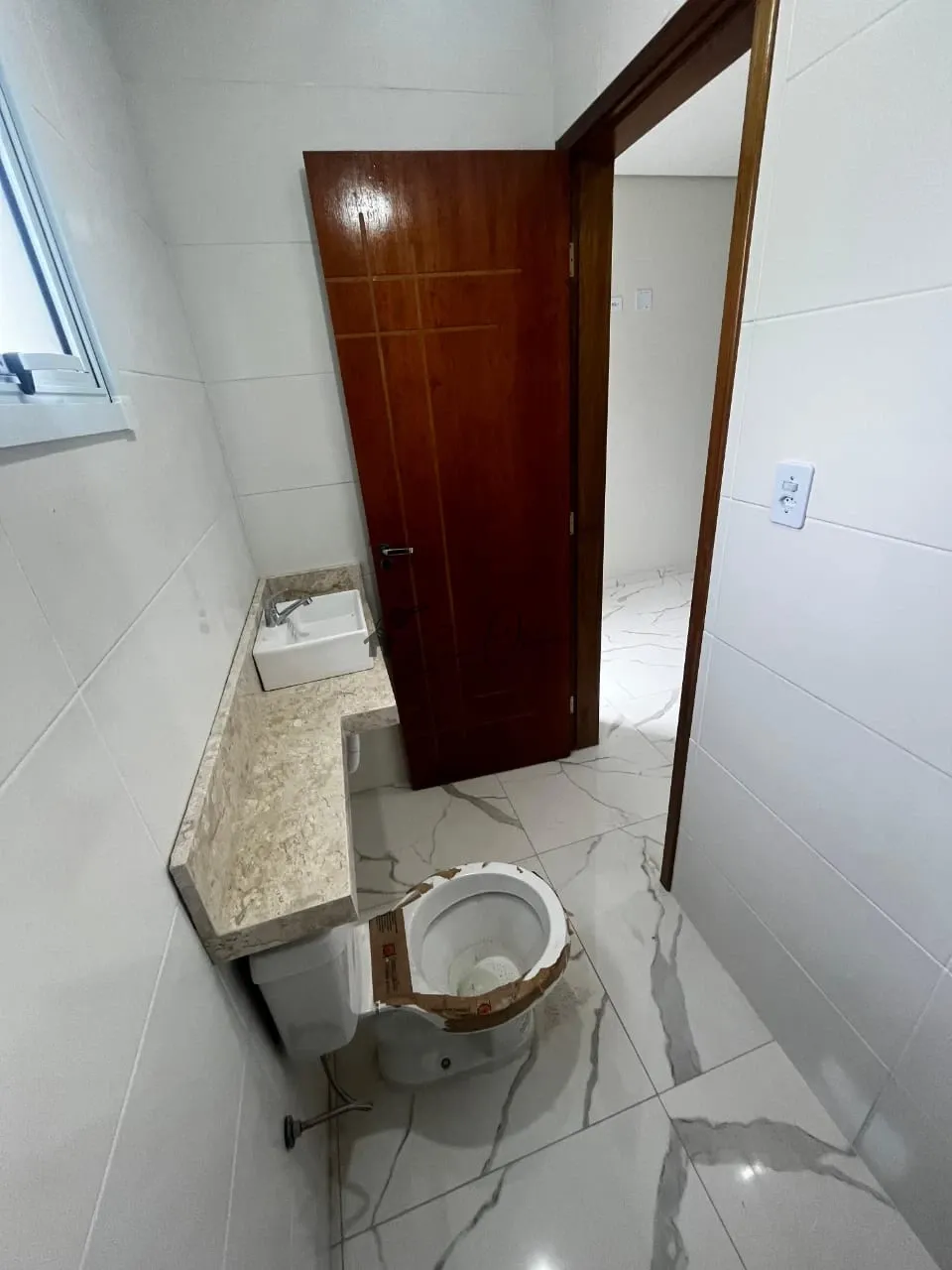 Apartamento 2 dorm com suíte, sacada e elevador por apenas 340mil