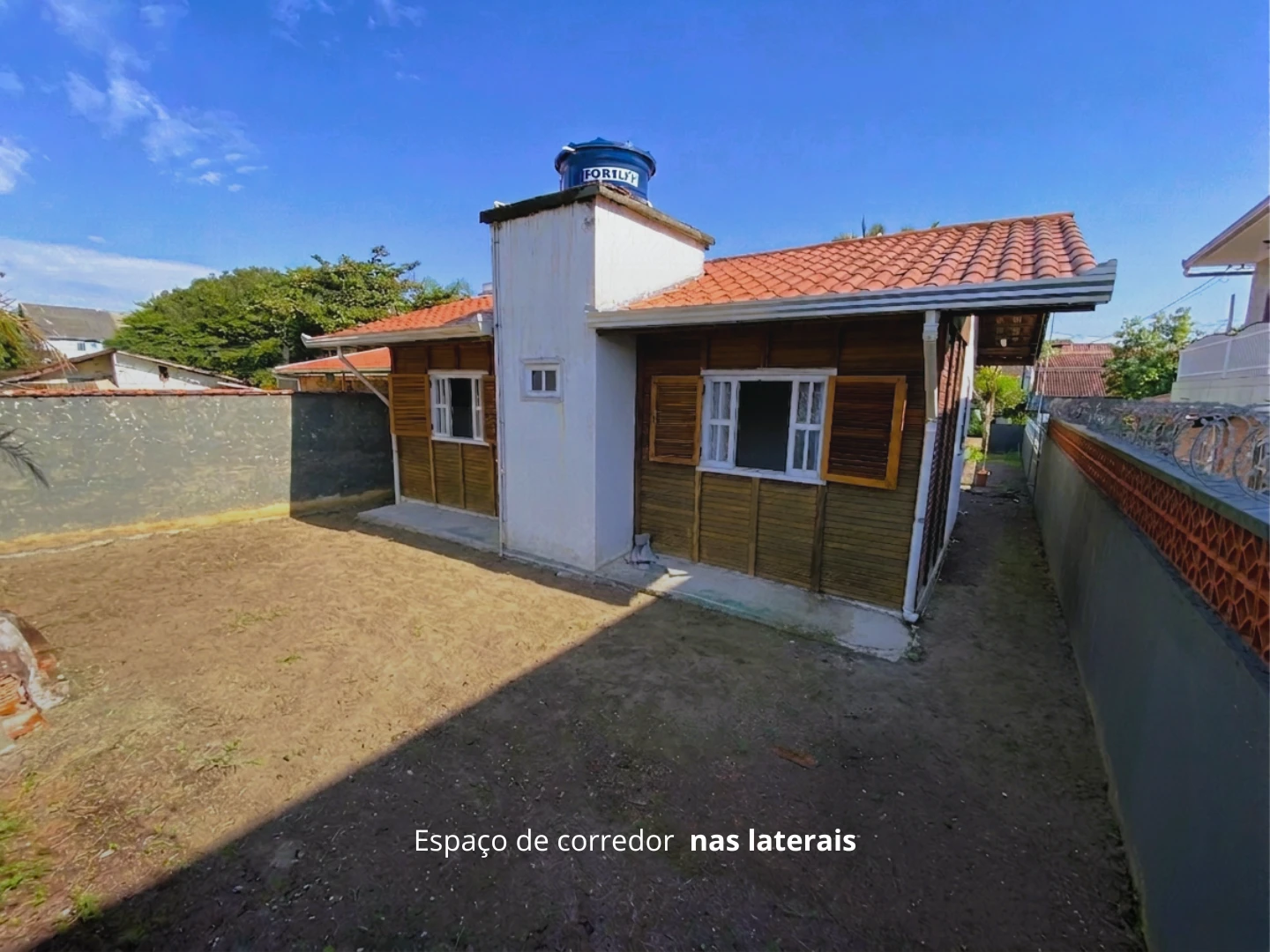 CASA COM 3 QUARTOS A 250m da 3° PEDRA