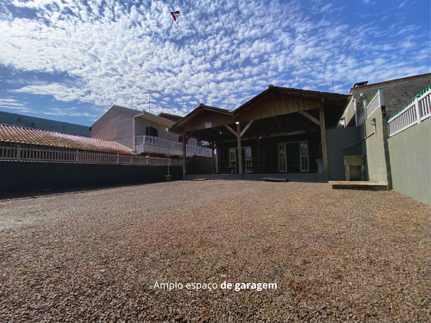 CASA COM 3 QUARTOS A 250m da 3° PEDRA