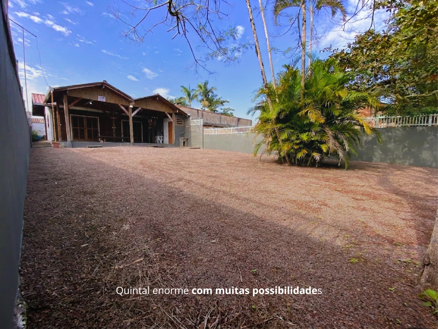 CASA COM 3 QUARTOS A 250m da 3° PEDRA