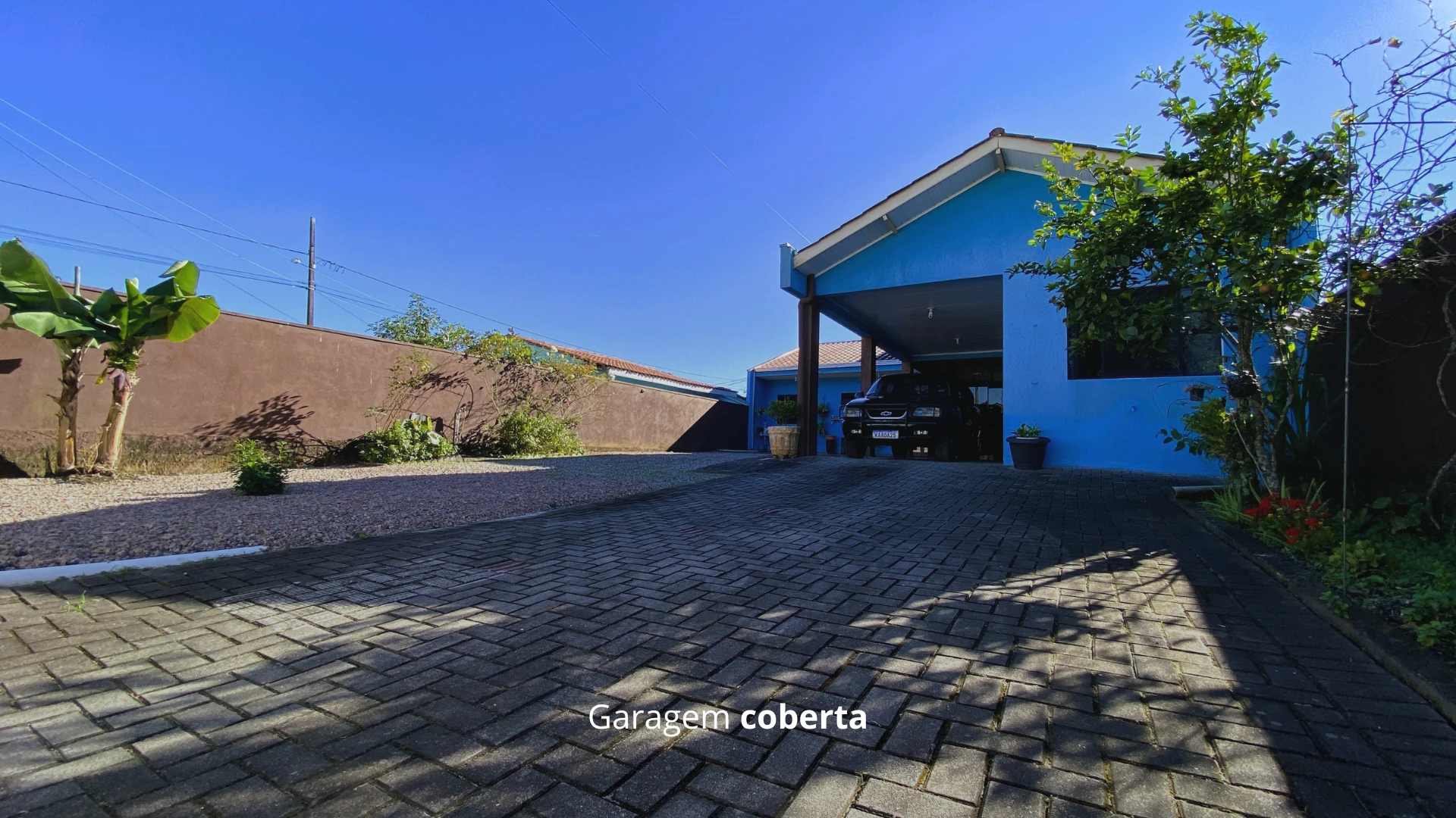 SOBRADO COM 5 QUARTOS E AMPLO TERRENO