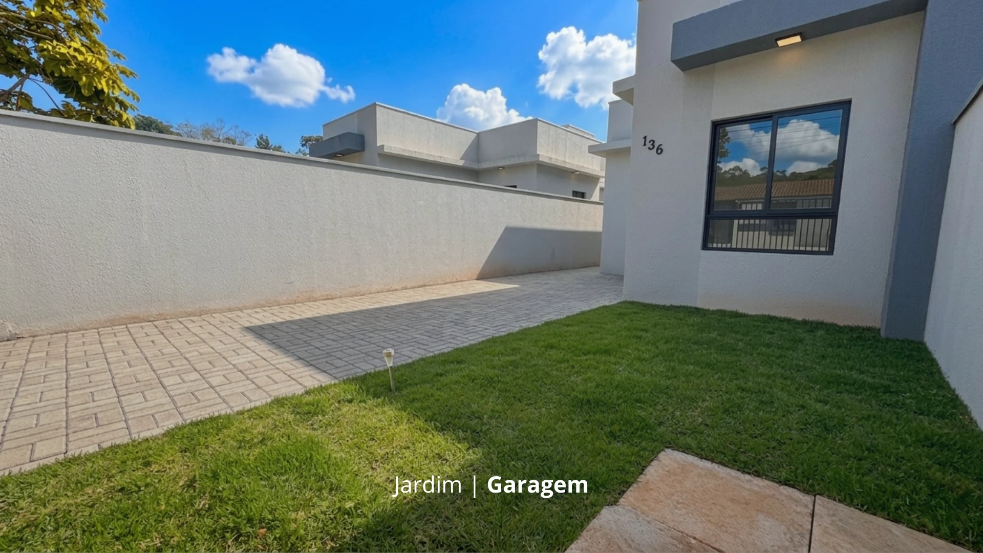 CASA COM 3 QUARTOS E AMPLO QUINTAL