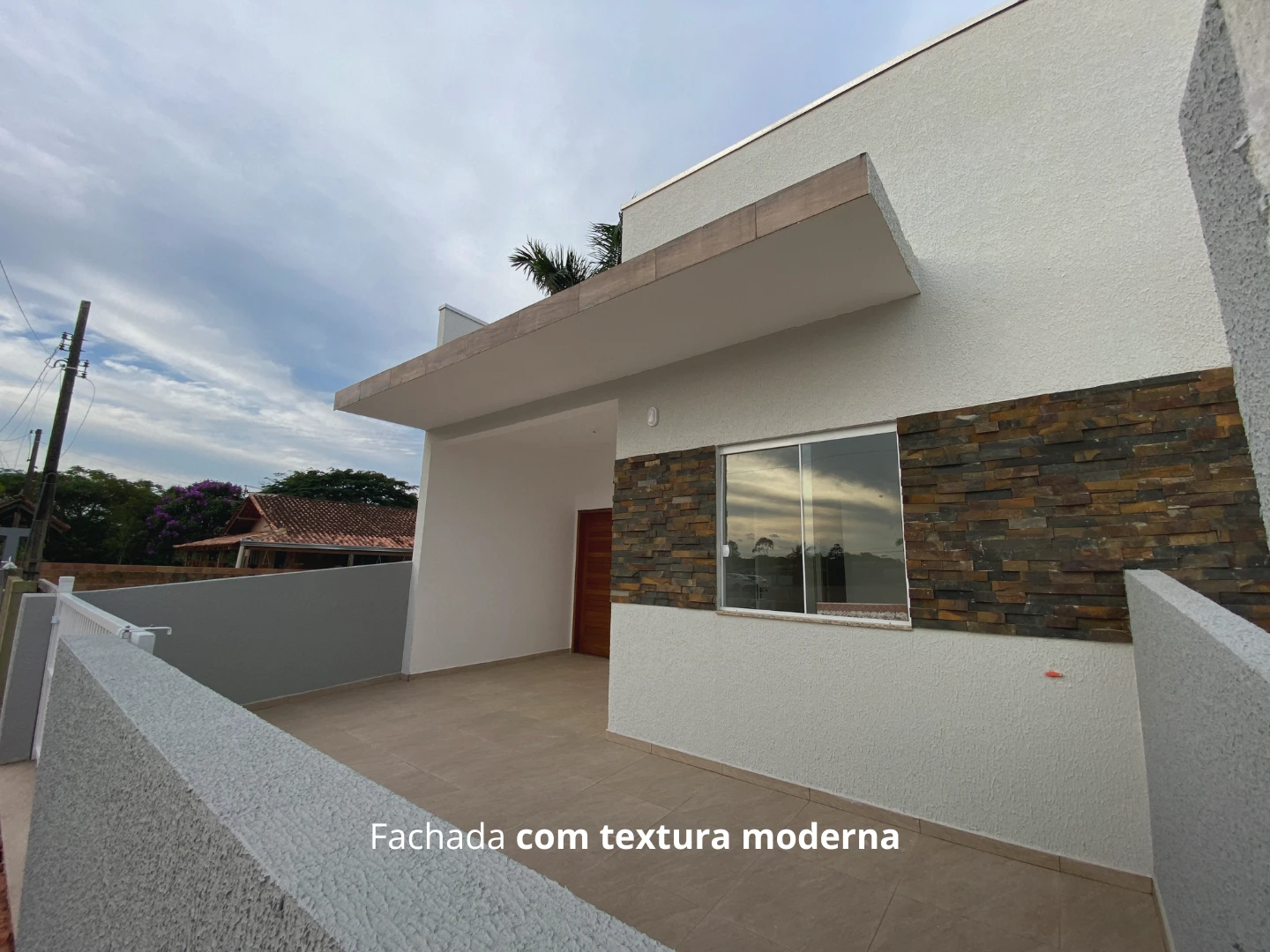 CASA NA REGIÃO CENTRAL 1 QUARTO + 1 SUÍTE