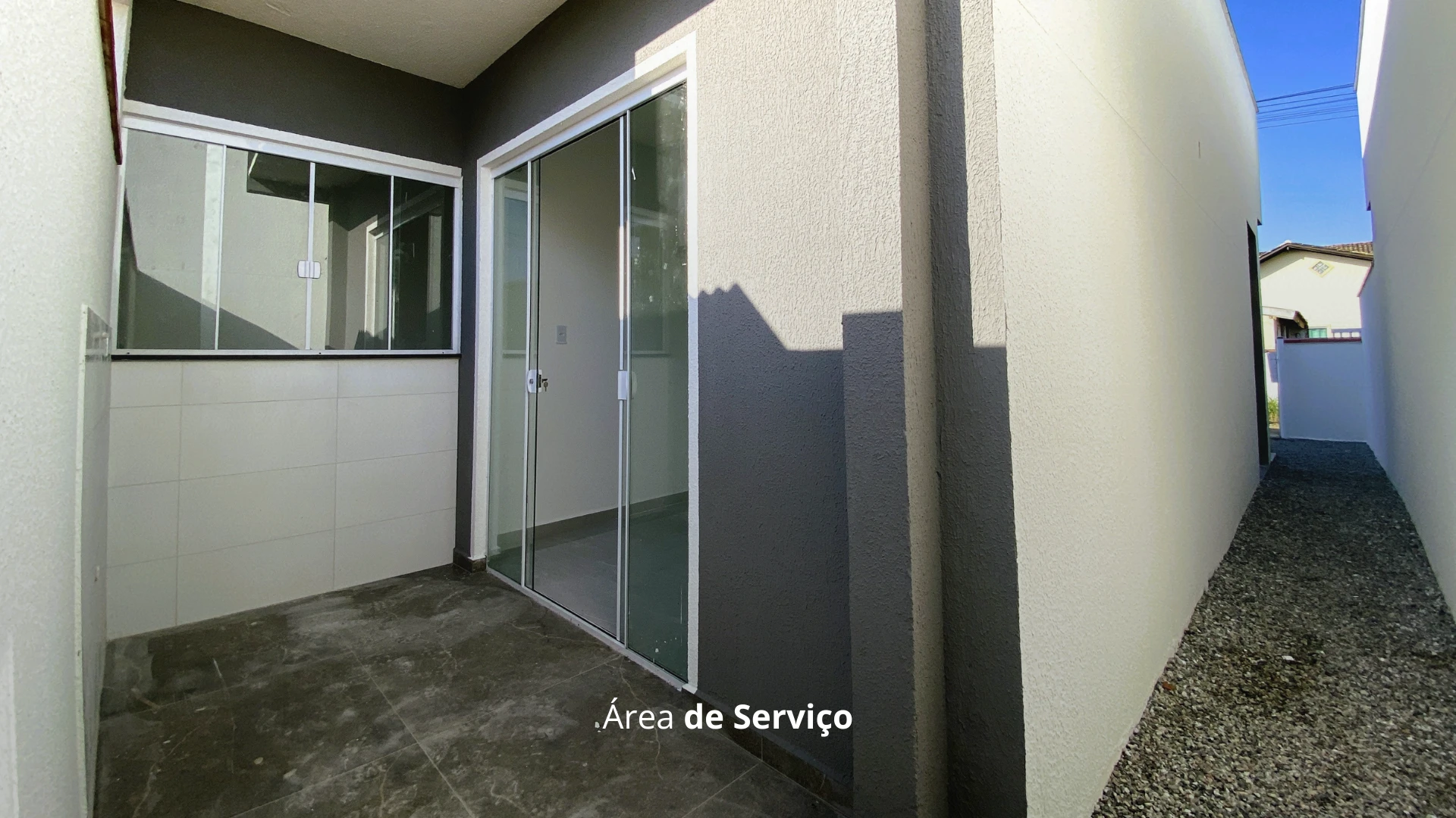 CASA COM 2 QUARTOS NO SAMAMBAIAL