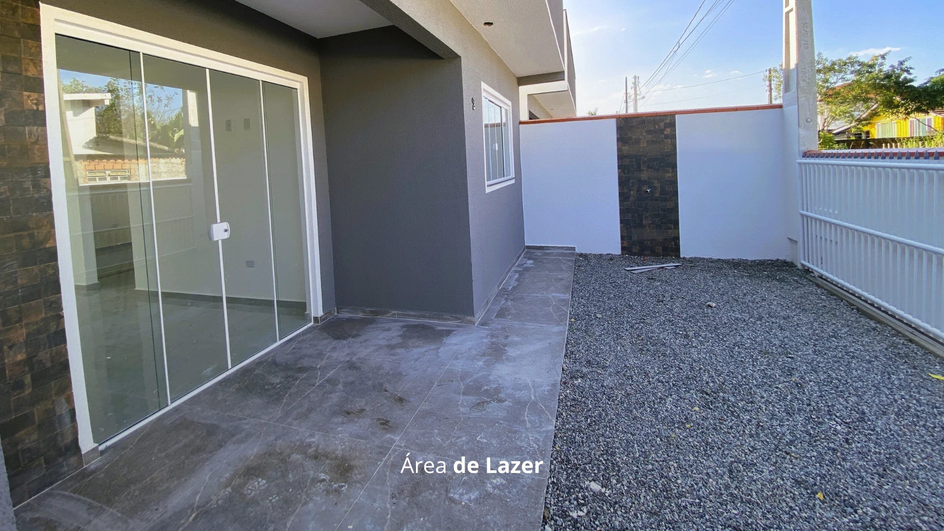 CASA COM 2 QUARTOS NO SAMAMBAIAL