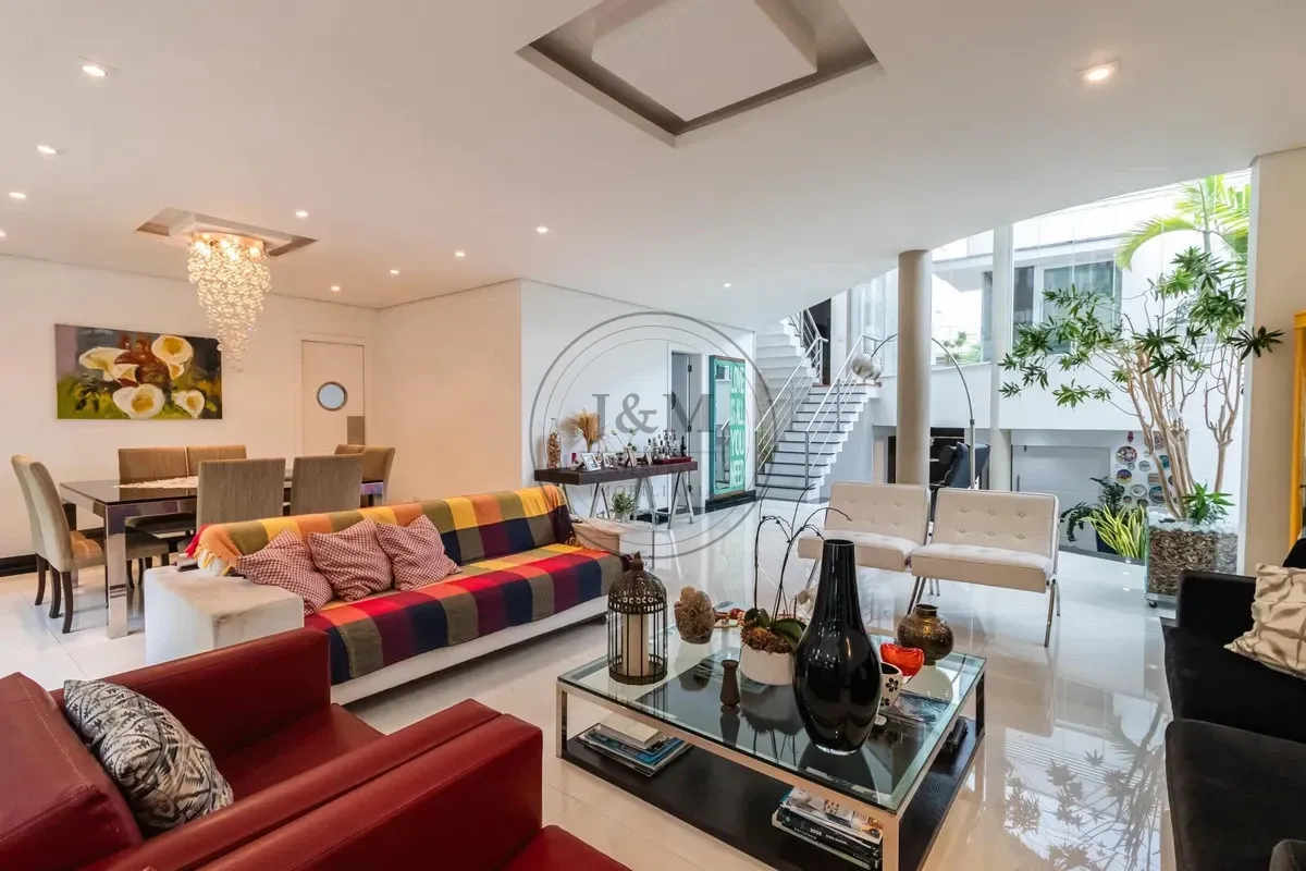 Casa no condomínio Alphaville Conde II - 425m², 4 suítes e 6 vagas