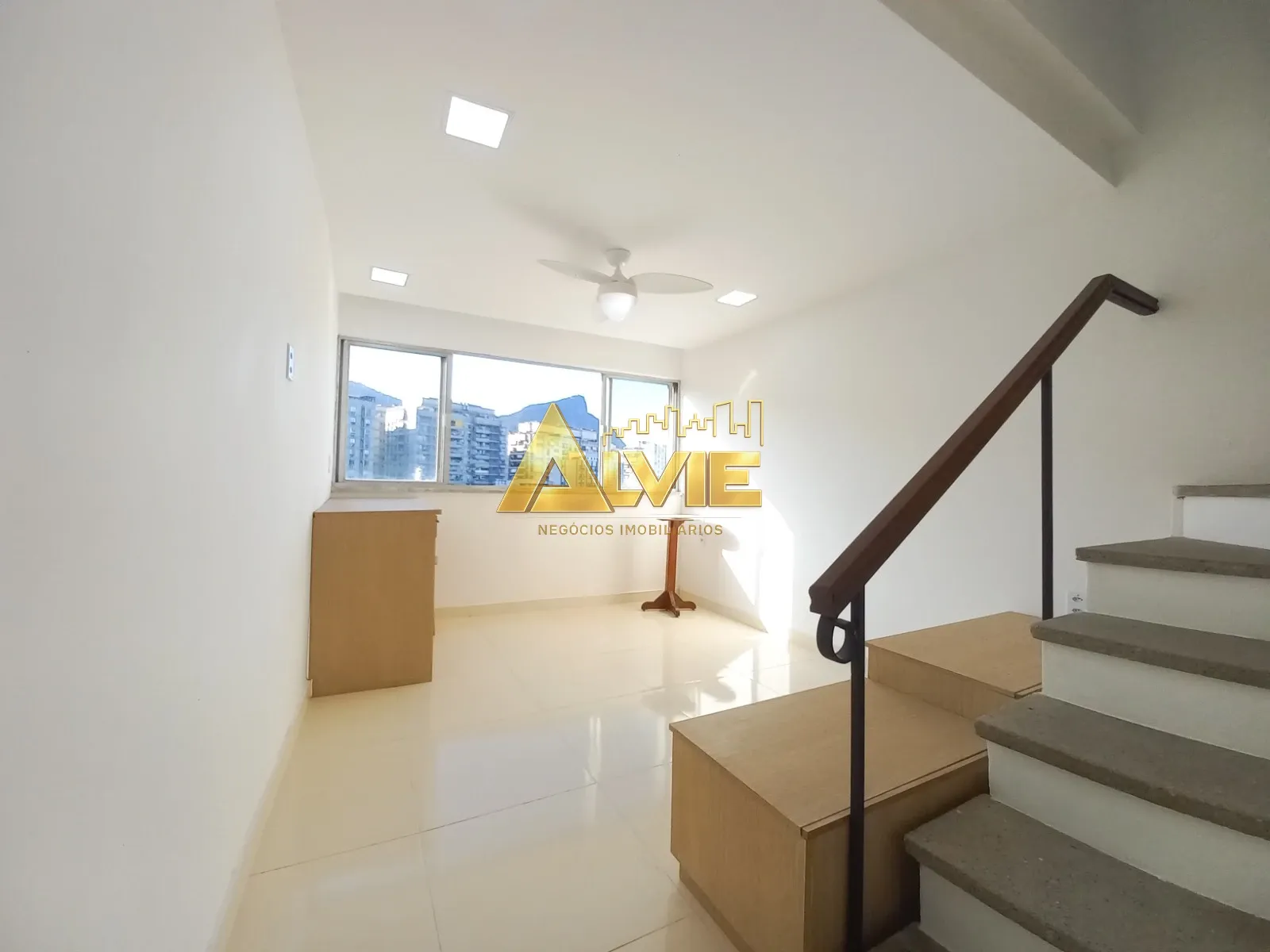 APARTAMENTO DUPLEX REFORMADO | VISTA PARA O CRISTO REDENTOR | ZONA SUL DO RIO