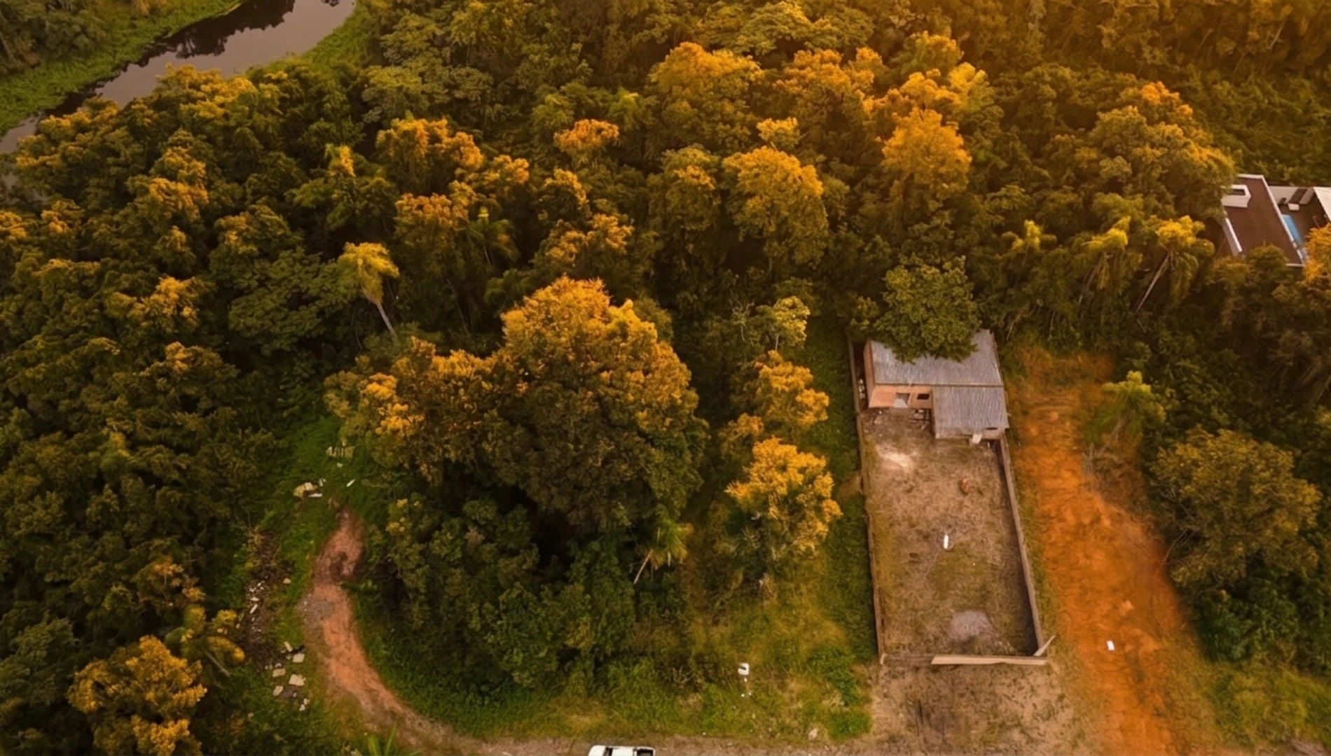 TERRENO COM 720m² A 750m DO MAR