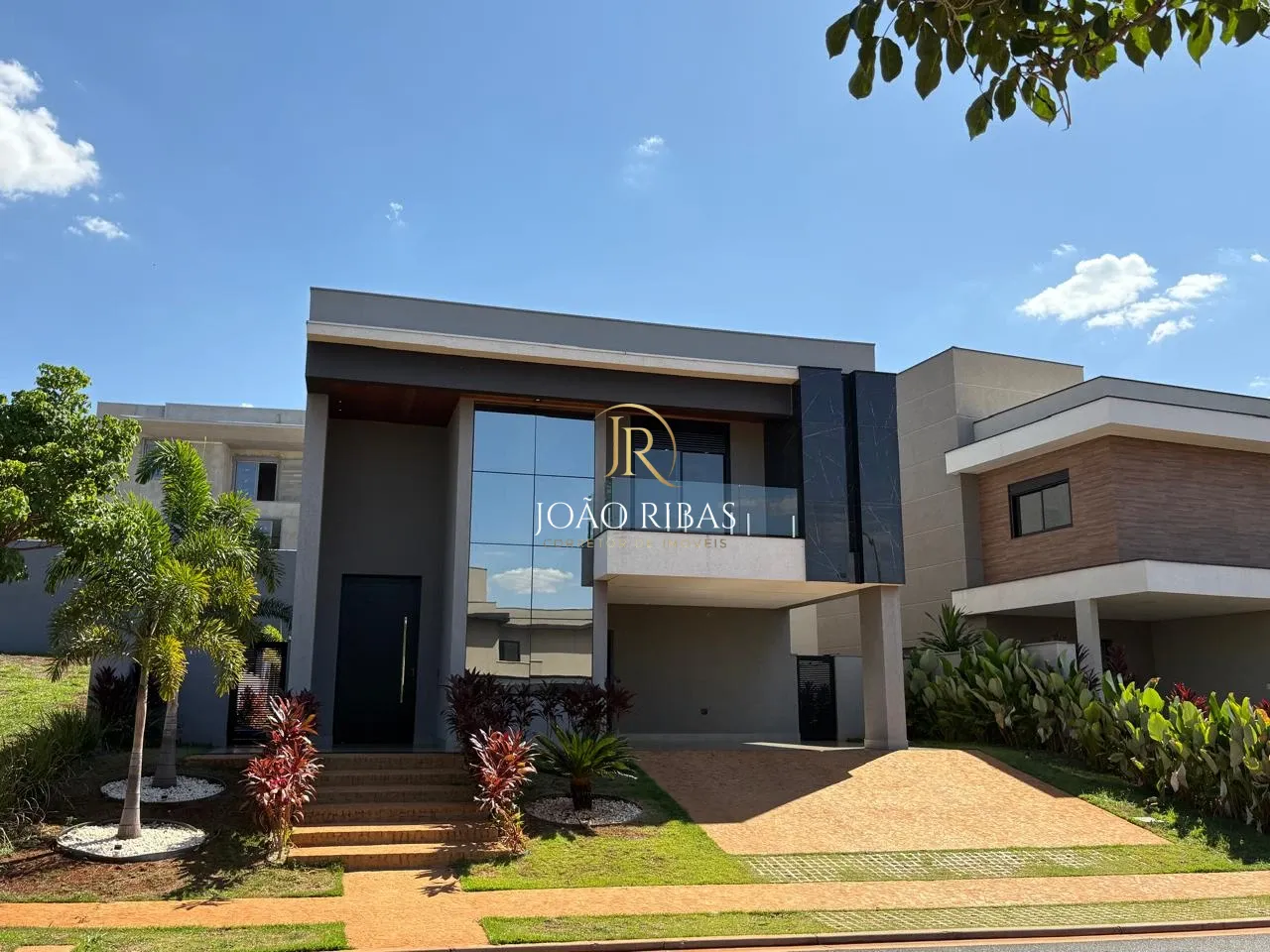 Sobrado à Venda no Condomínio Alphaville 3 | 3 Suítes Amplas, Piscina Aquecida e Energia Fotovoltaica | Ribeirão Preto