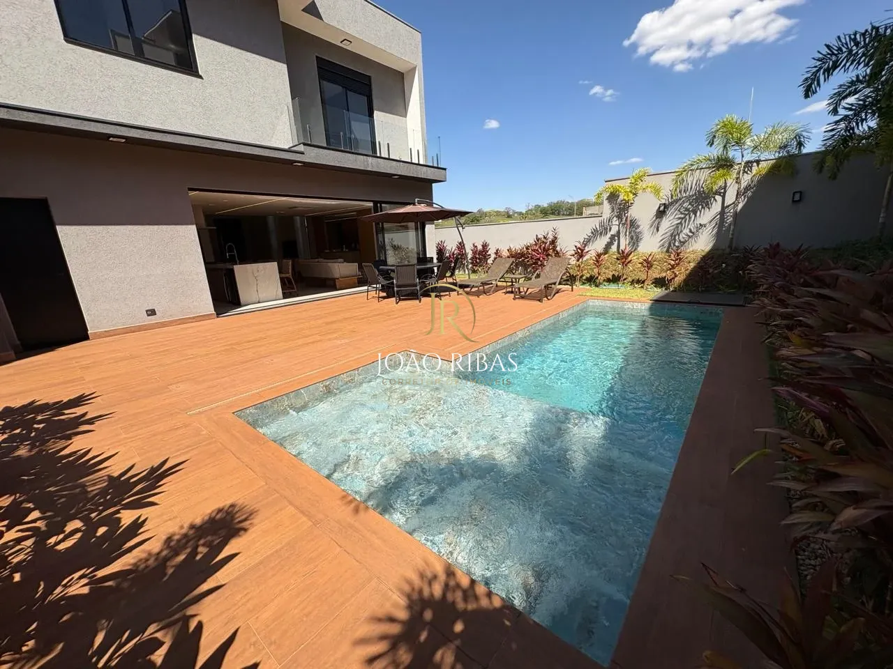 Sobrado à Venda no Condomínio Alphaville 3 | 3 Suítes Amplas, Piscina Aquecida e Energia Fotovoltaica | Ribeirão Preto
