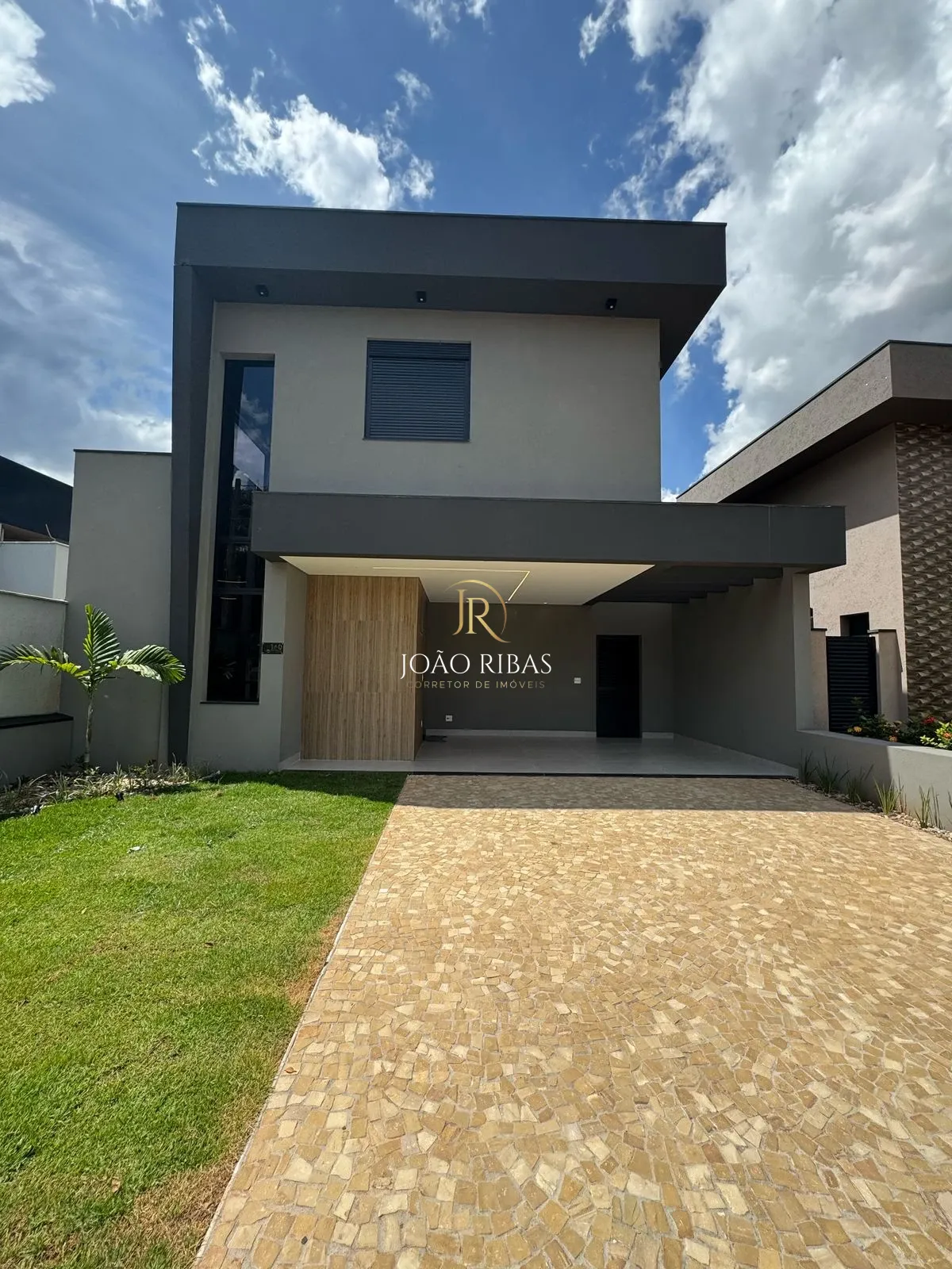 Sobrado à Venda no Condomínio Vila Romana II | 4 Suítes, Sendo 1 Térrea | Piscina e Espaço Gourmet