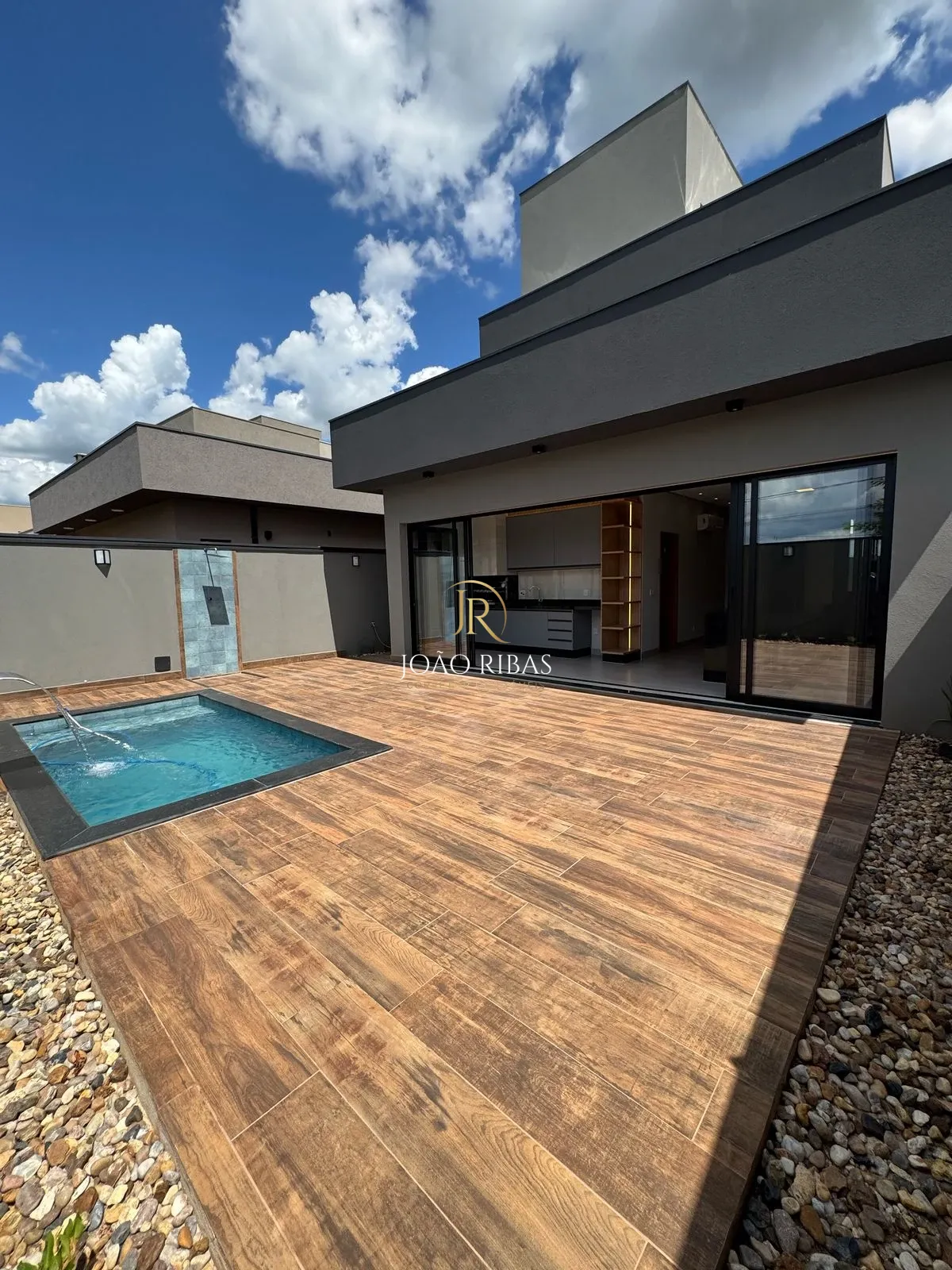Sobrado à Venda no Condomínio Vila Romana II | 4 Suítes, Sendo 1 Térrea | Piscina e Espaço Gourmet