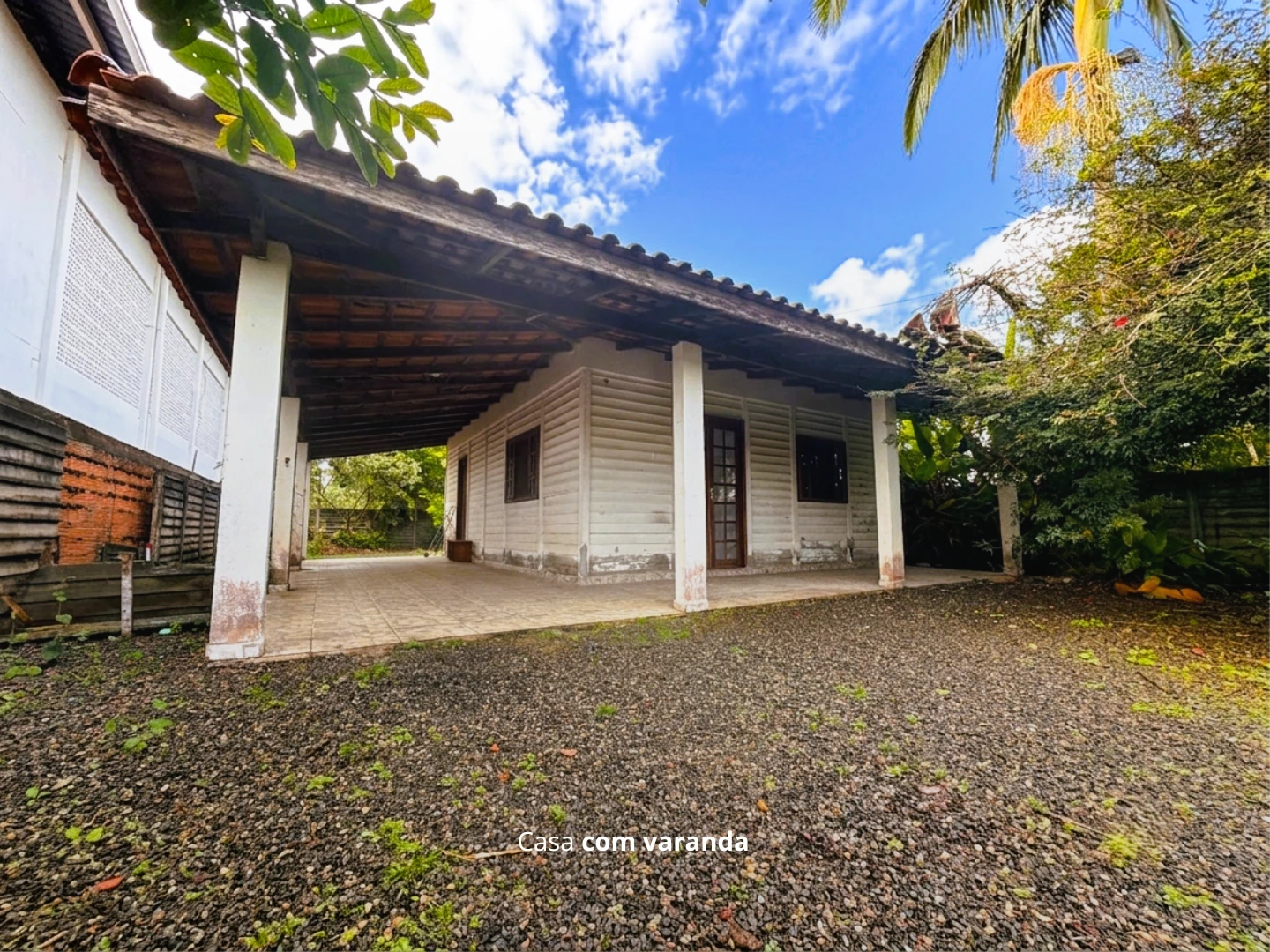 CASA COM TERRENO INTEIRO NO SÃO JOSÉ