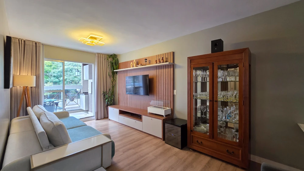 Apartamento 3 dormitórios (1 suíte) 2 vagas de garagem - Hugo Lange