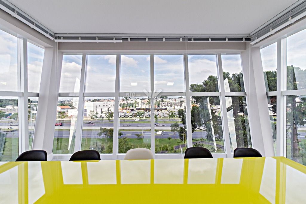 Edifício com 6 Pavimentos (subsolo+05 andares) Área Construída = 1.028,00 m² no Xaxim