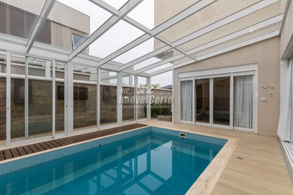 Casa Térrea com 324,00m² Útil, Condomínio Fechado, Santa Felicidade/Curitiba