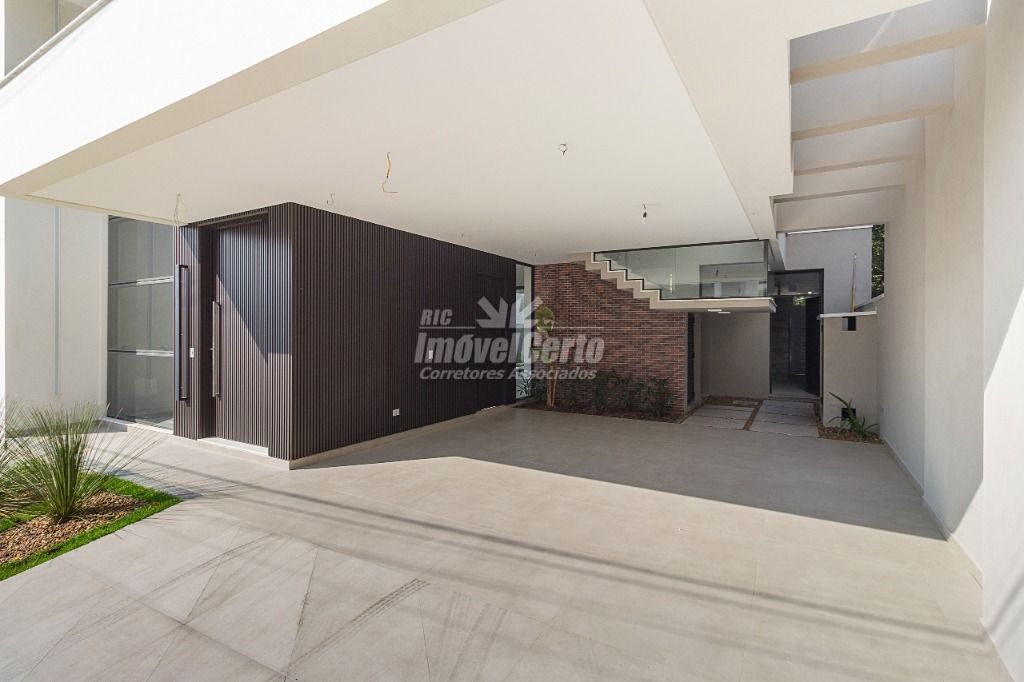 Belíssima Casa no Condomínio GreenVillage em Santa Felicidade - Curitiba/PR.