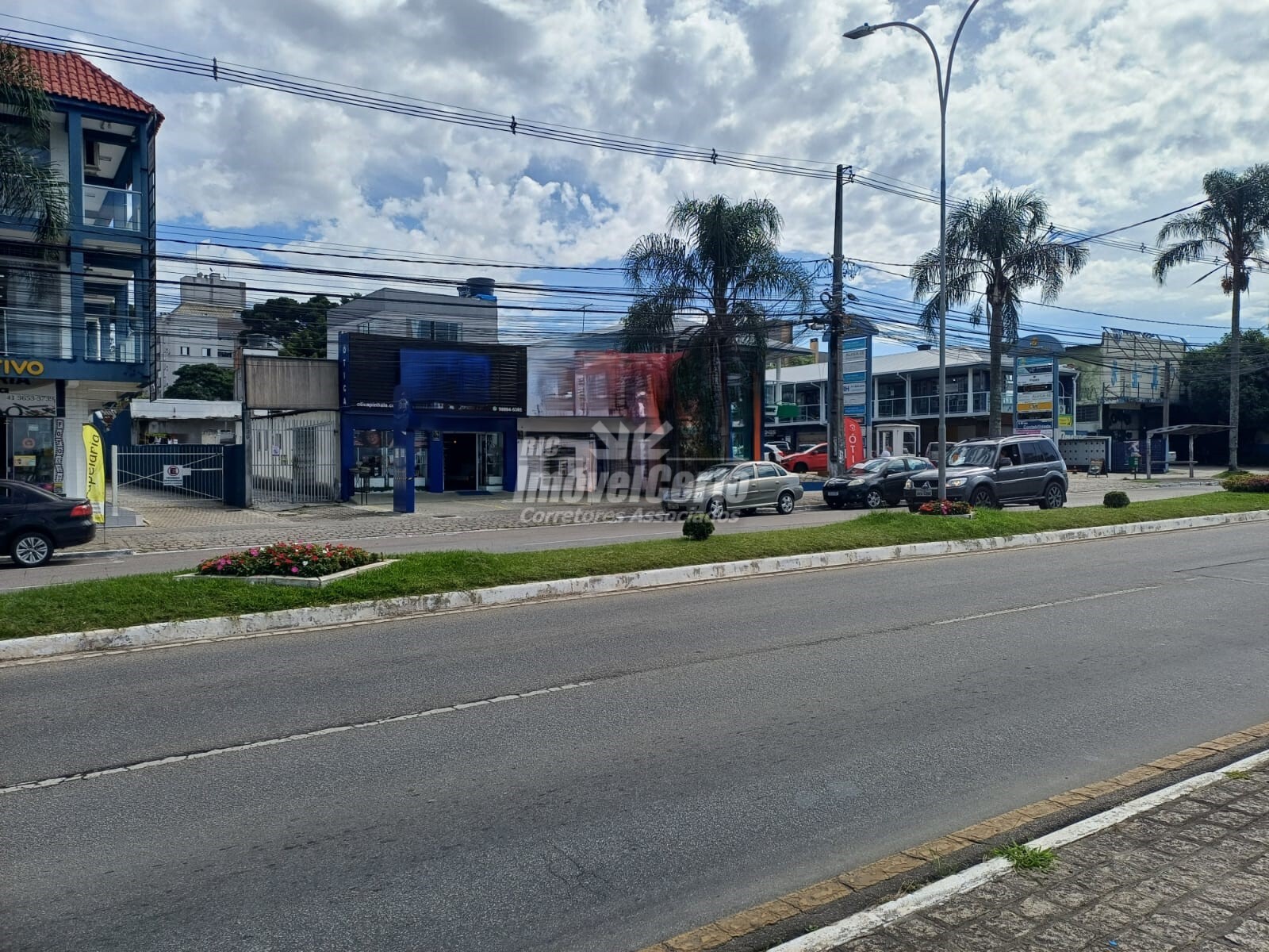 <p>Terreno comercial à venda, 773m² por R$ 4.500.000,00 - Centro Pinhais - PR </p>