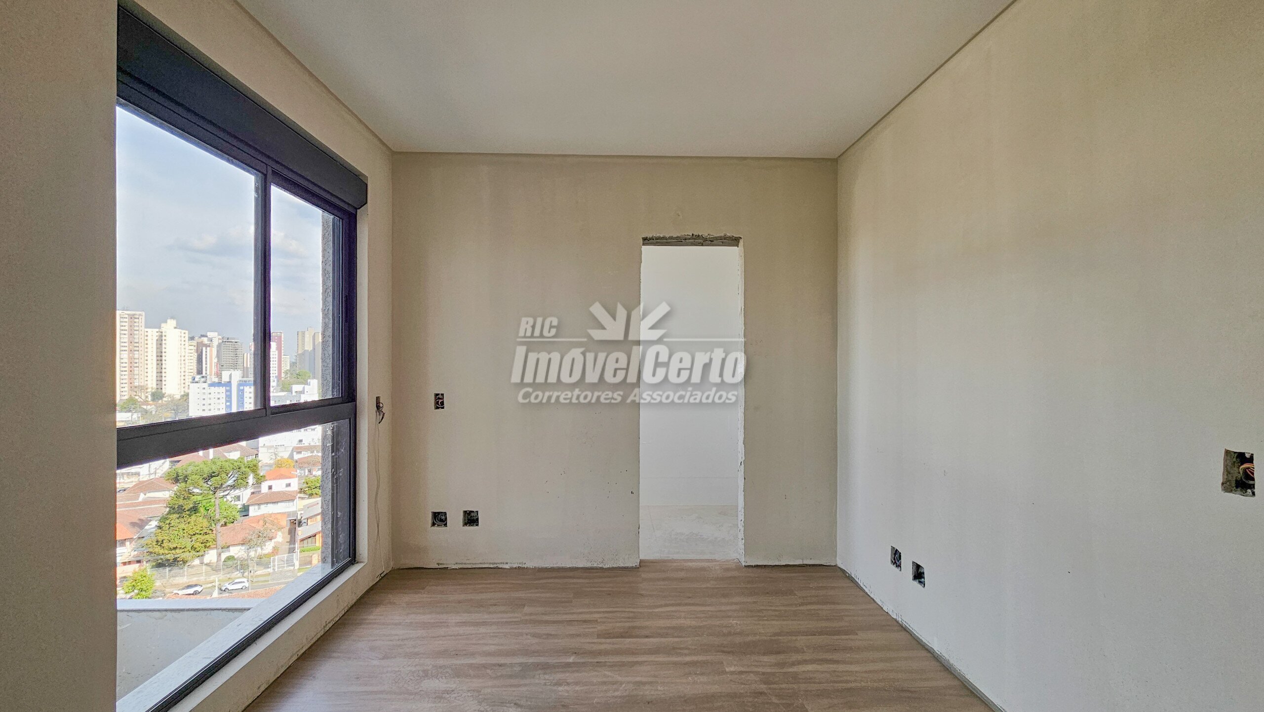 <p>Cobertura duplex estilo penthouse com 3 suítes 3 vagas de garagem e terraço com prep para piscina no Cristo Rei</p>