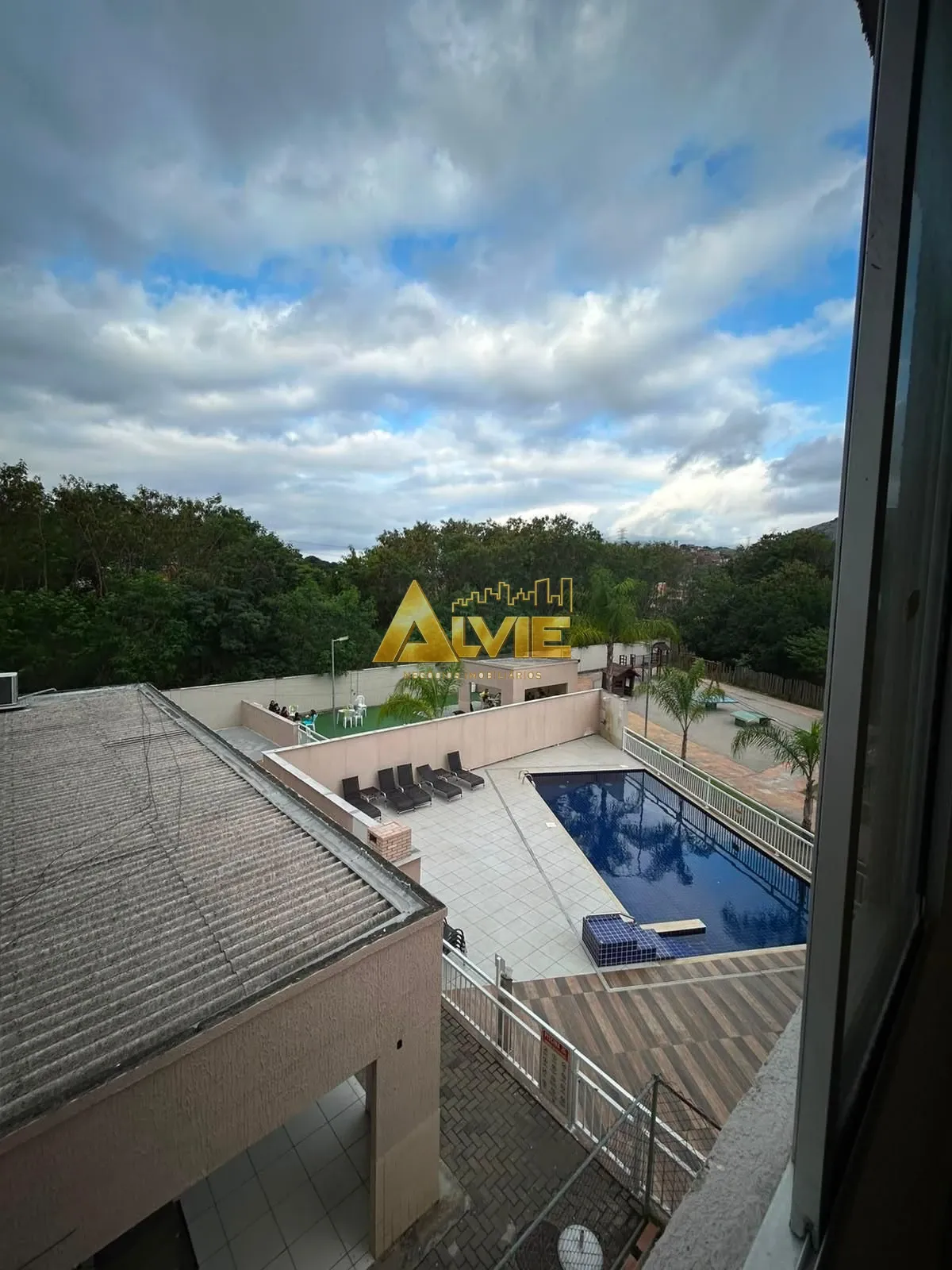 APARTAMENTO 2 QUARTOS COM VAGA — SANTÍSSIMO / CAMPO GRANDE - RJ