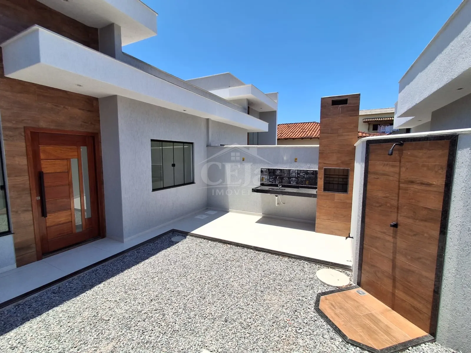 Casa de Alto Padrão no Jardim Campomar – A 350m da Praia