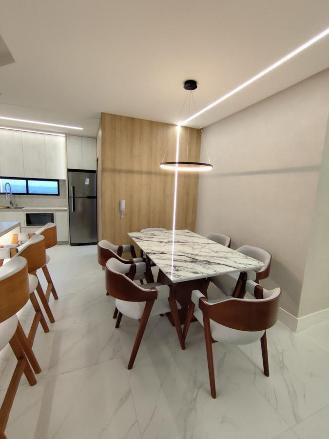 Apartamento 3 dormitórios para Venda em Itapema / SC no bairro MEIA PRAIA
