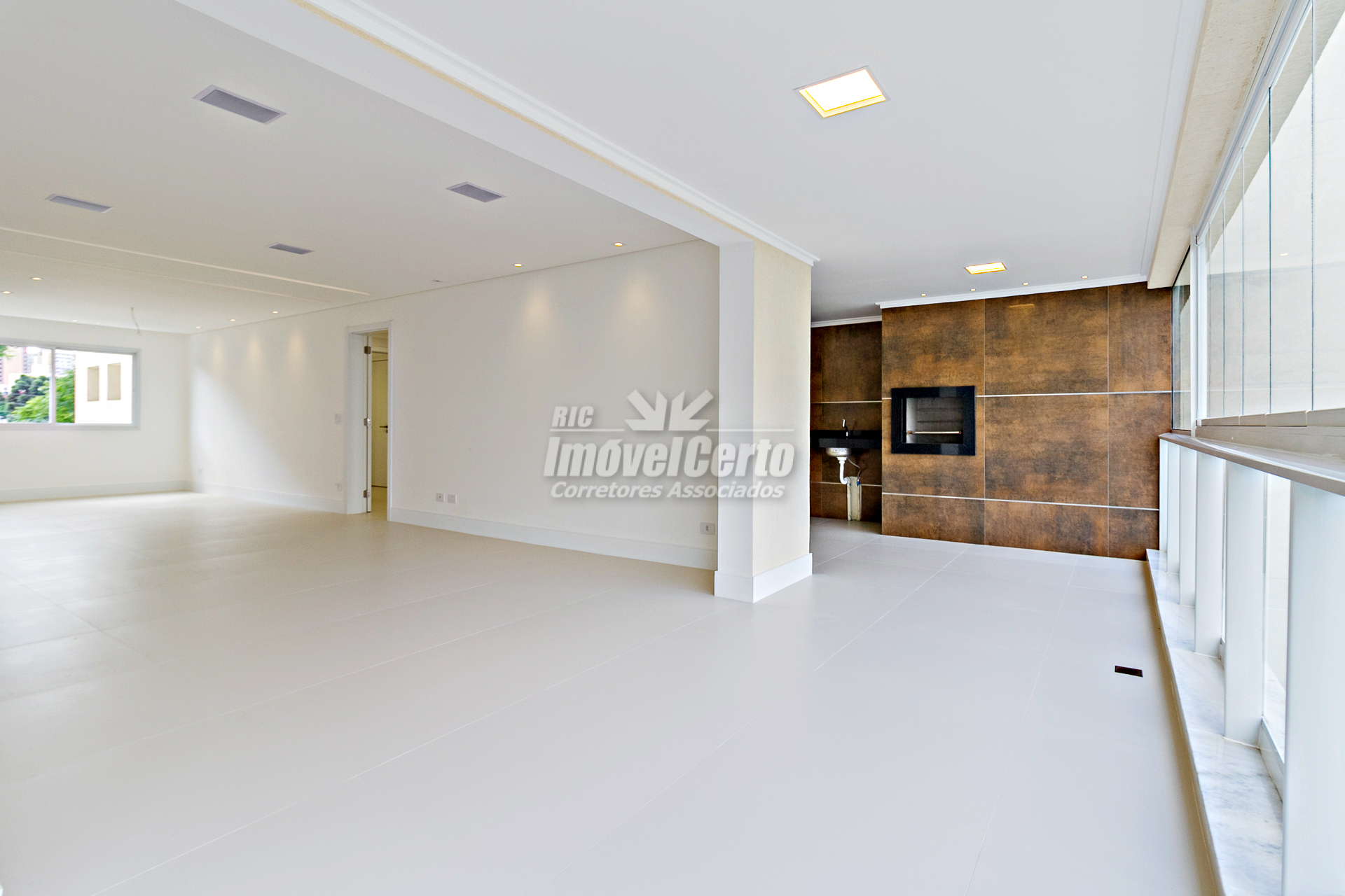 Apartamento de 189m² privativos com 3 suítes 3 vag