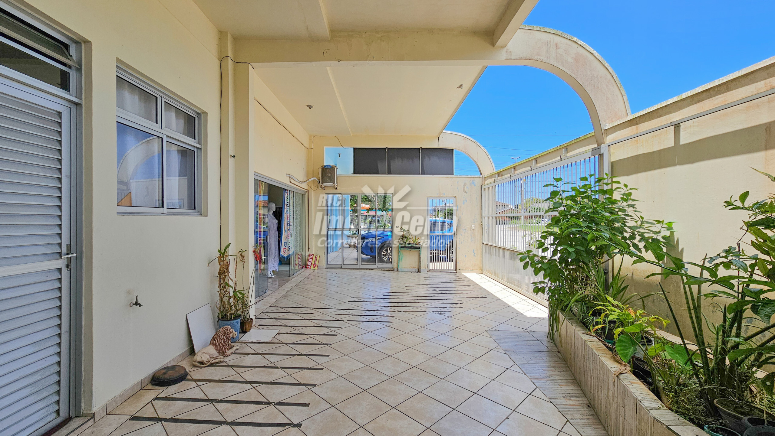Casa Comercial e Residencial de esquina próxima a