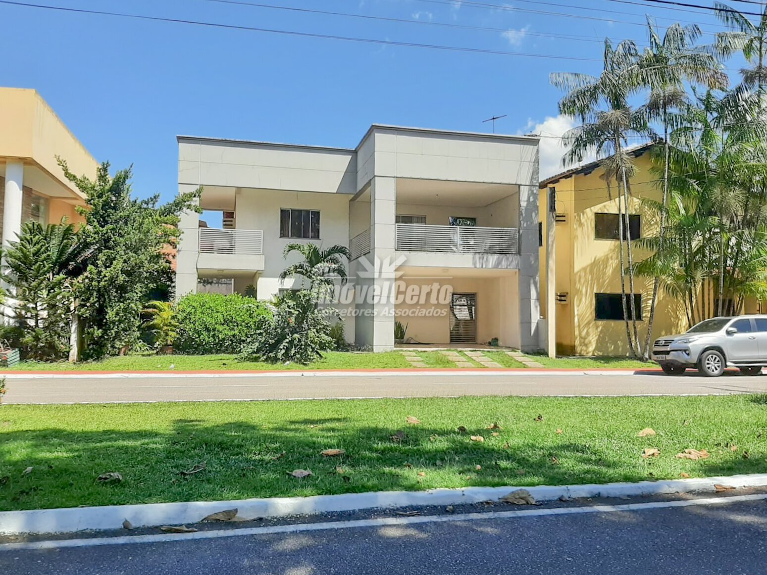 Casa em condomínio fechado de 292 m² com 4 dormitó