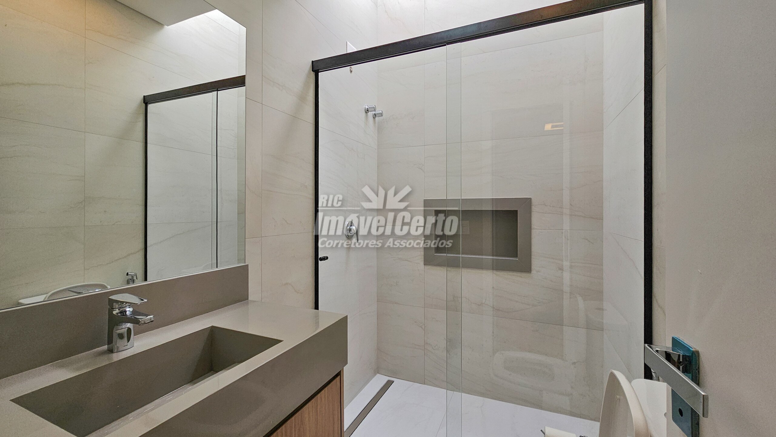 Cobertura duplex de 201 m² de área privativa 3 suí