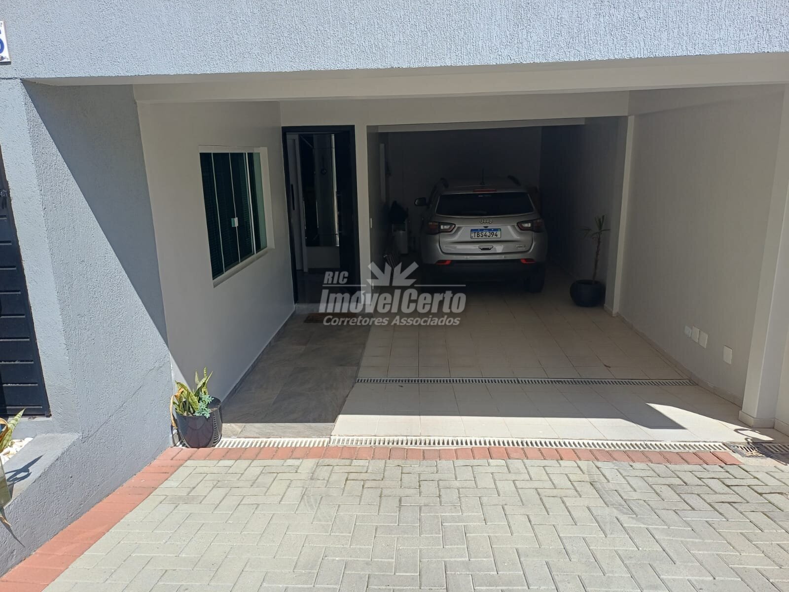 Sobrado de 3 quartos em condomínio fechado de 278m
