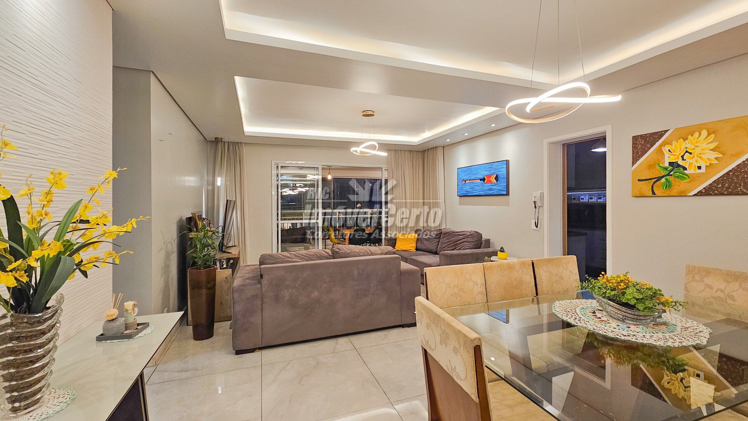 Apartamento semi-mobiliado de 155 m² privativo com